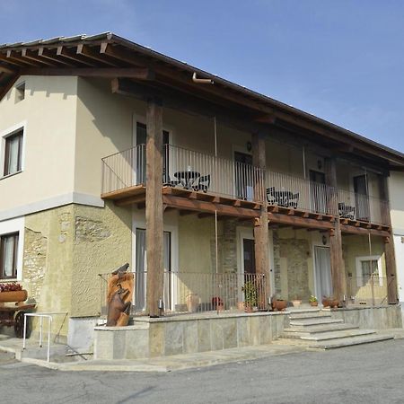 Agriturismo Ai Pruesot Bed & Breakfast Bagnolo Piemonte Exterior photo