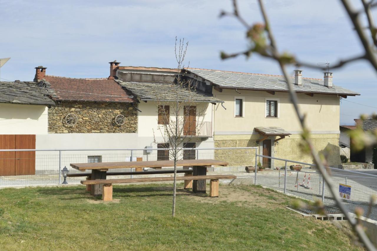 Agriturismo Ai Pruesot Bagnolo Piemonte Exterior photo